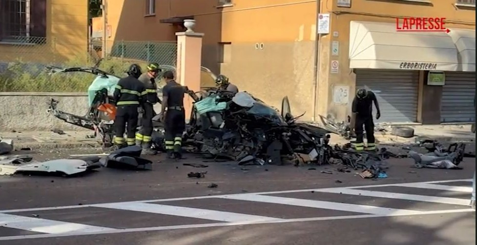 Pamje nga vendi i aksidentit automobilistik