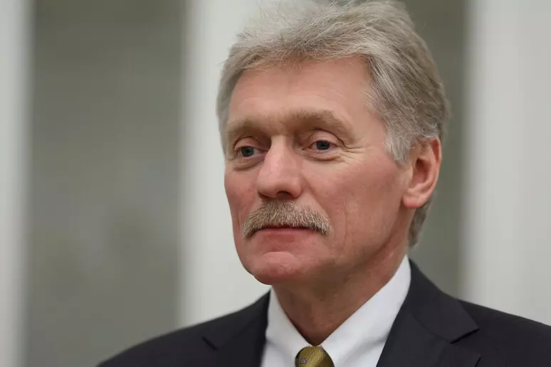 ZËDHËNËSI I KREMLINIT DMITRI (DMITRY) PESKOV: REGJIMI I KIEVIT ËSHTË TOKSIK; PO SHKAKTON SHQETËSIM NË EVROPË ME SKANDALIN E KORRUPSIONIT.