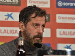 Quique Flores enfrenta insultos racistas com dignidade