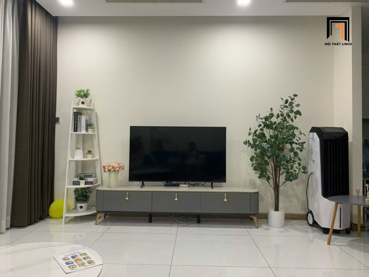 Kệ tivi phòng khách gia đình 8-GF dài 2m mặt đá ceramic