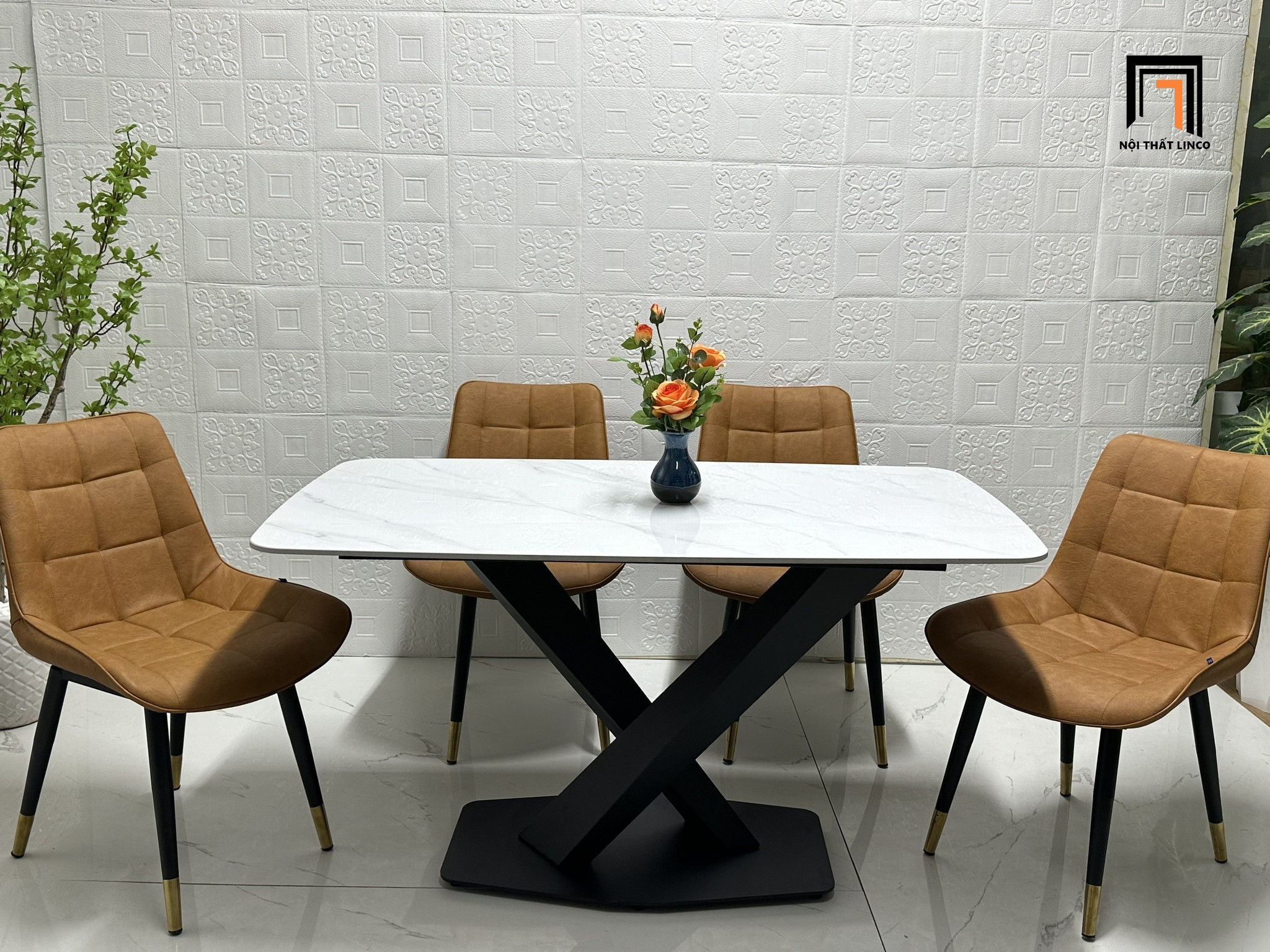 Bộ bàn ăn mặt đá xinh xắn 32-BAD4-G5-B70 4 ghế da giả