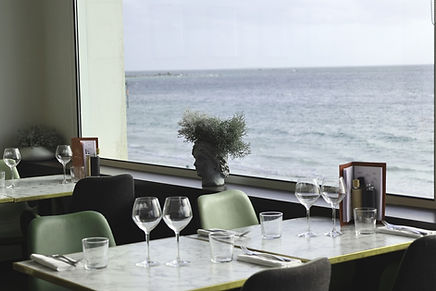 Les Sables Blancs : Hôtel emblématique face à la mer, à Concarneau