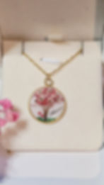 collier mèche cheveux dans de la résine