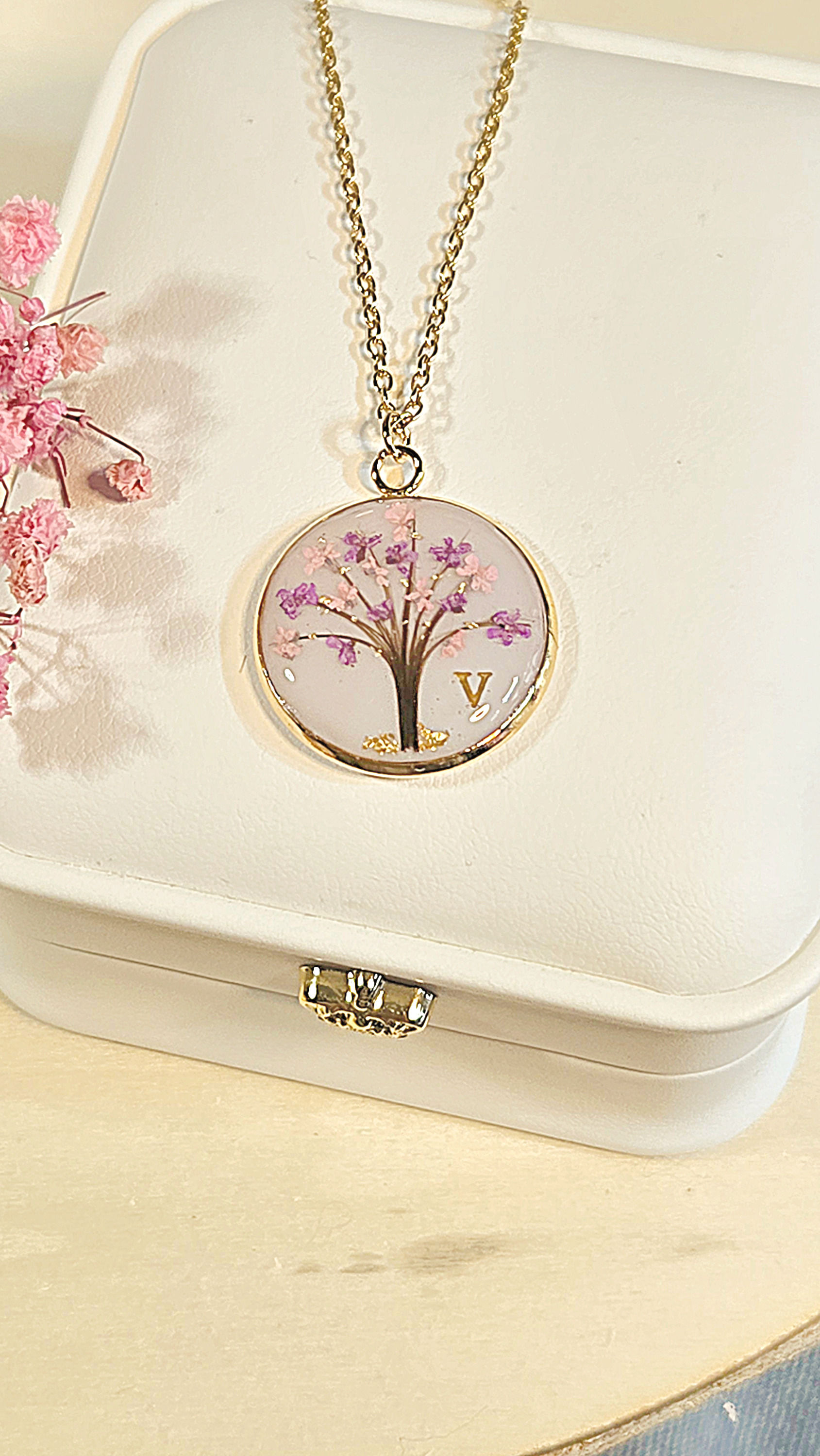 collier arbre de vie avec cheveux bébé souvenir personnalisé