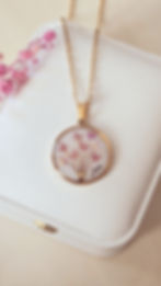 collier souvenir avec mèche de cheveux bébé