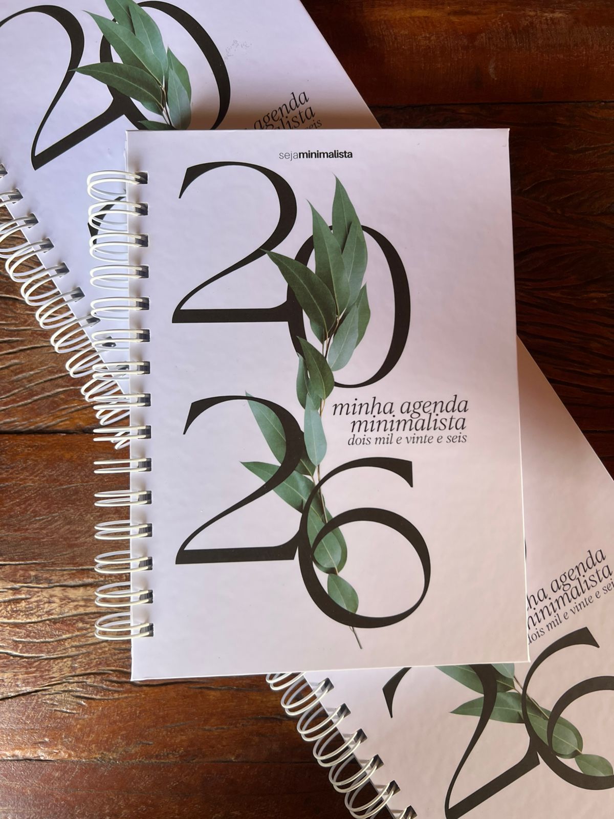 Agenda Minimalista 2026 — encadernação wire-o e acabamento da capa