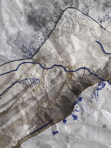 Montagne cousue dorée et bleue Marie et Barbara Lerch Détail 1.jpg
