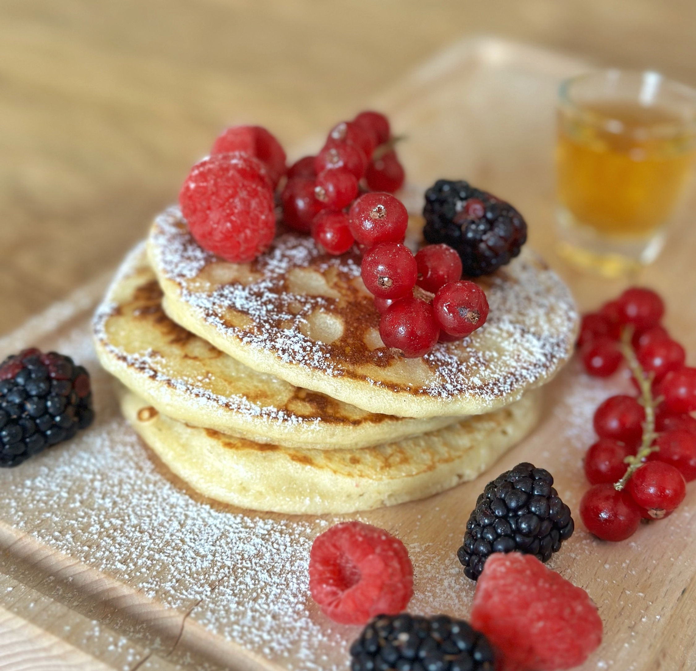 3 American Pancakes met rood fruit