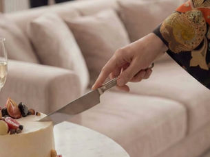 KI-generiertes Fashion Video für Silbermann Fashion Dresden – erstellt aus Produktfotos einer Schneiderpuppe mit KI-generierter Story, Licht und Atmosphäre.