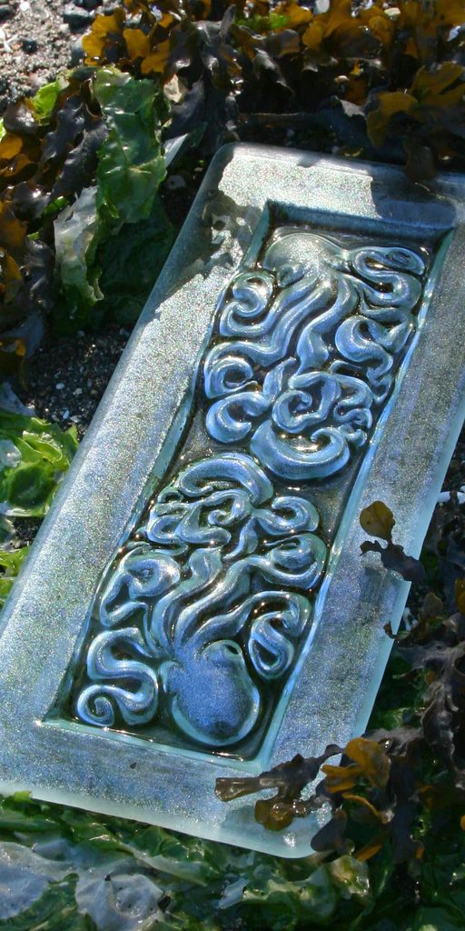 octo_on_seaweed_1024x1024.webp
