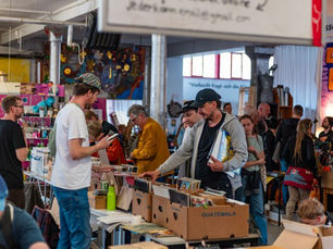 Synthesizer und Schallplatten Flohmarkt am 18.04.26 am Leipziger Platz 9 in Erfurt