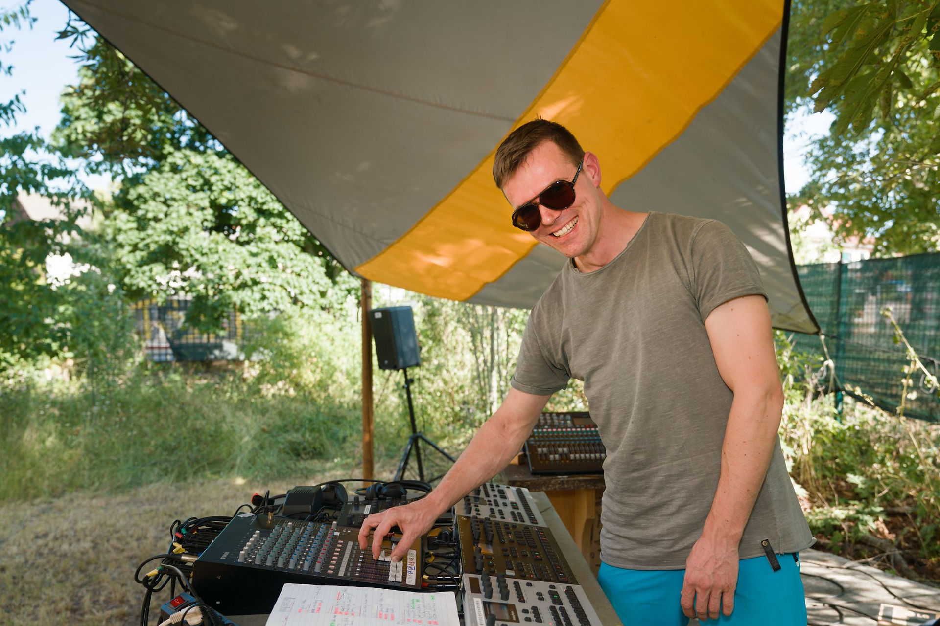 Live-Act "Heilgeist" im Garten zu Track Attack - EFA meets Klanggerüst.
