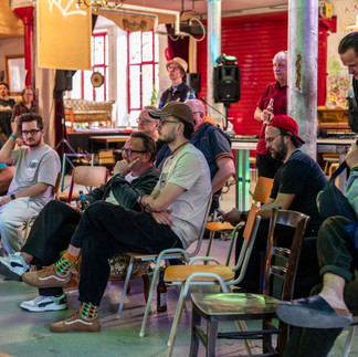 Retro-und Vintage Gears Workshop: Teilnehmende beim Workshop mit Frank Fairlight.