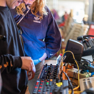 Hands-On an Synthesizer Teststationen