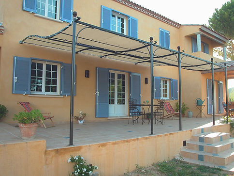 Pergola beige ferronnerie sygald cadenet.jpg