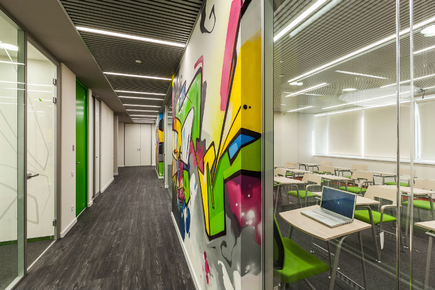 хоум банк. брокерская компания офис внутри. офис банка. двинцев бизнес-центр ренессанс. Home credit bank офис.