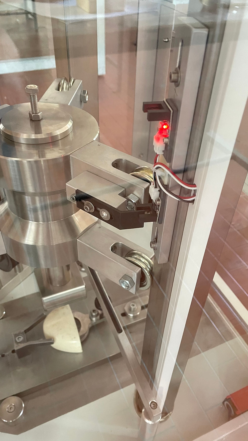 Miniatura: FALLING TESTER