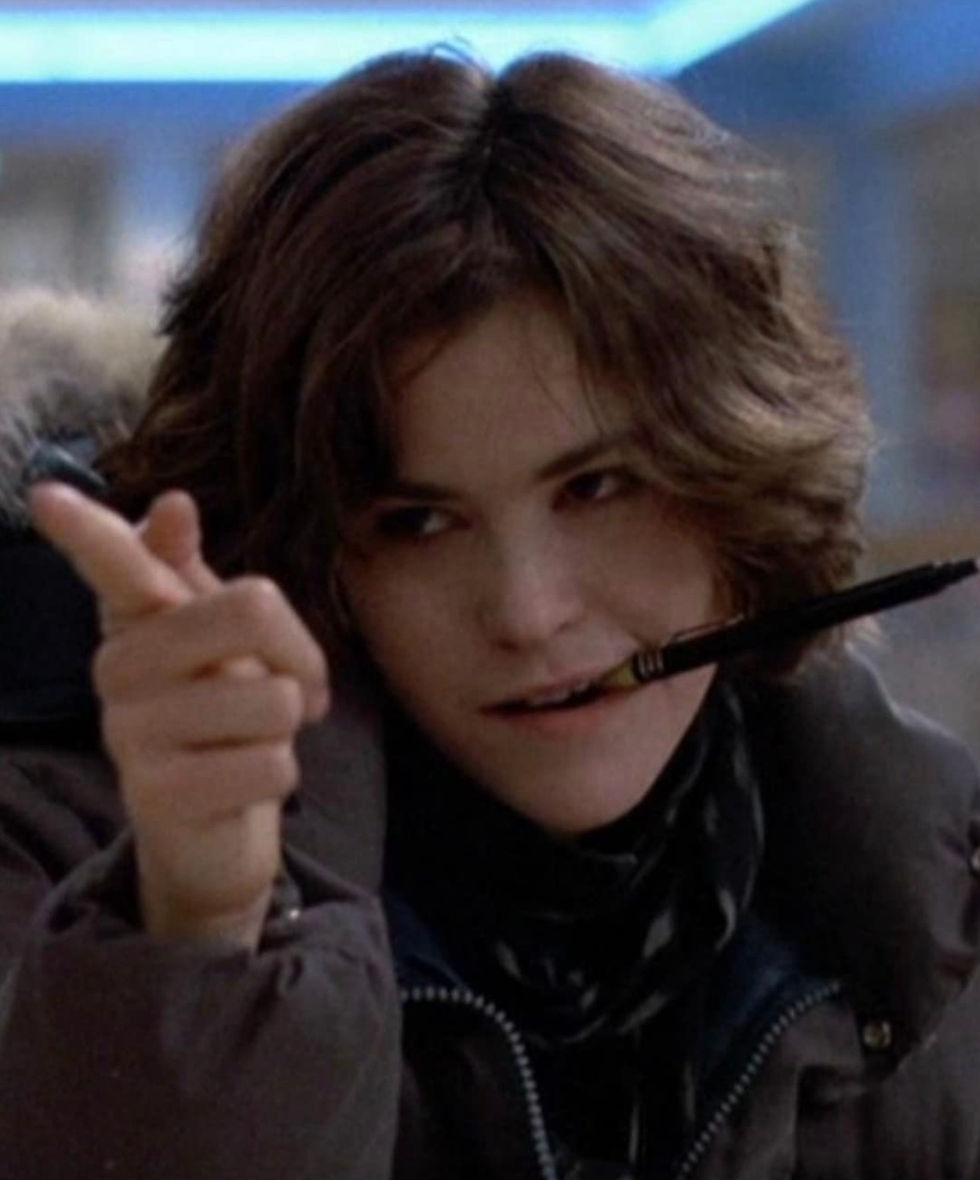 Alyson Reynolds (Ally Sheedy) imitating her finger like a gun