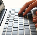 mains sur le clavier