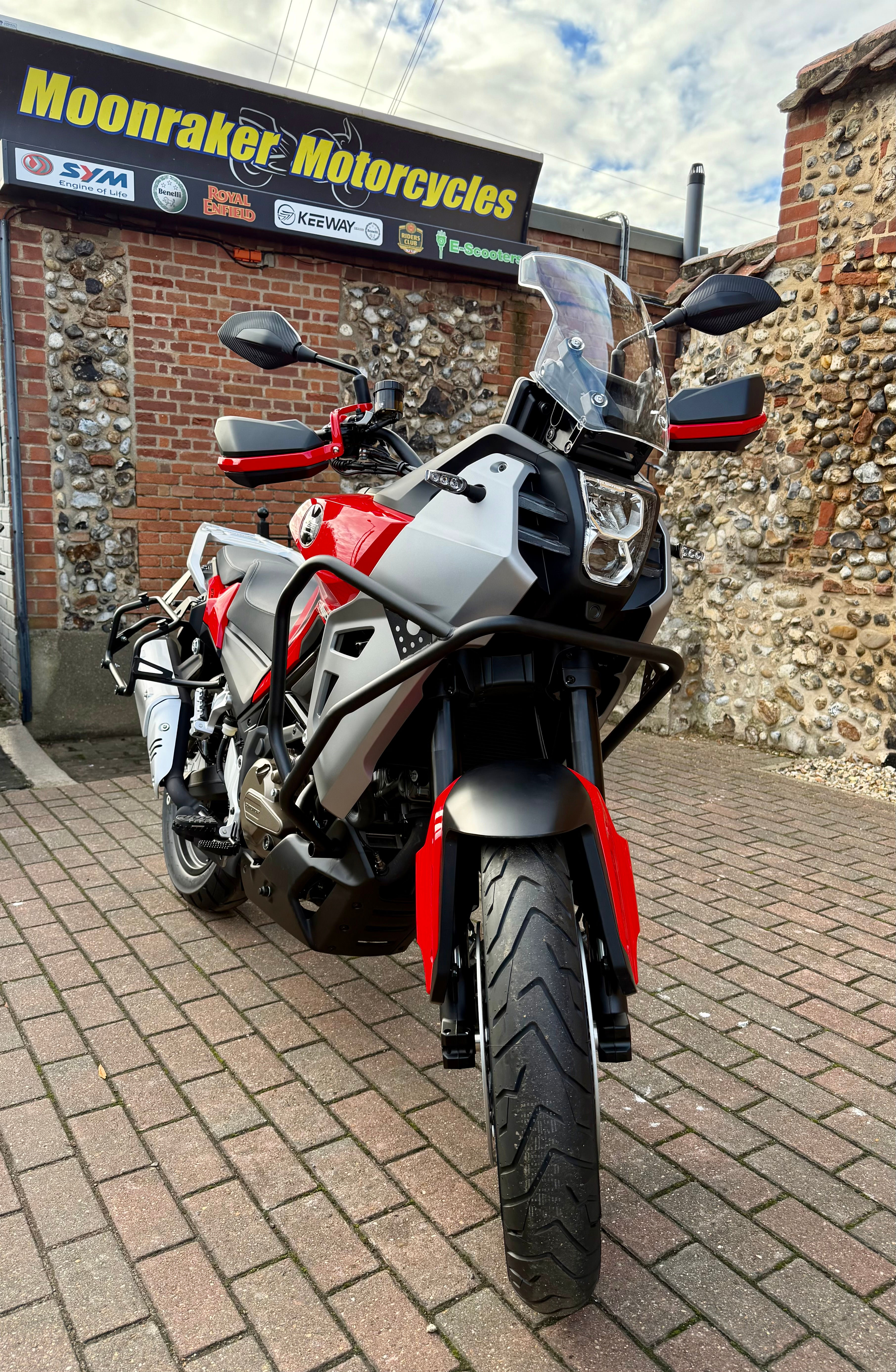 QJMotor SVT 650 Red  2026