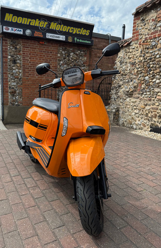 Lambretta V125 Flex Fender Orange | Moonraker Motorcycle