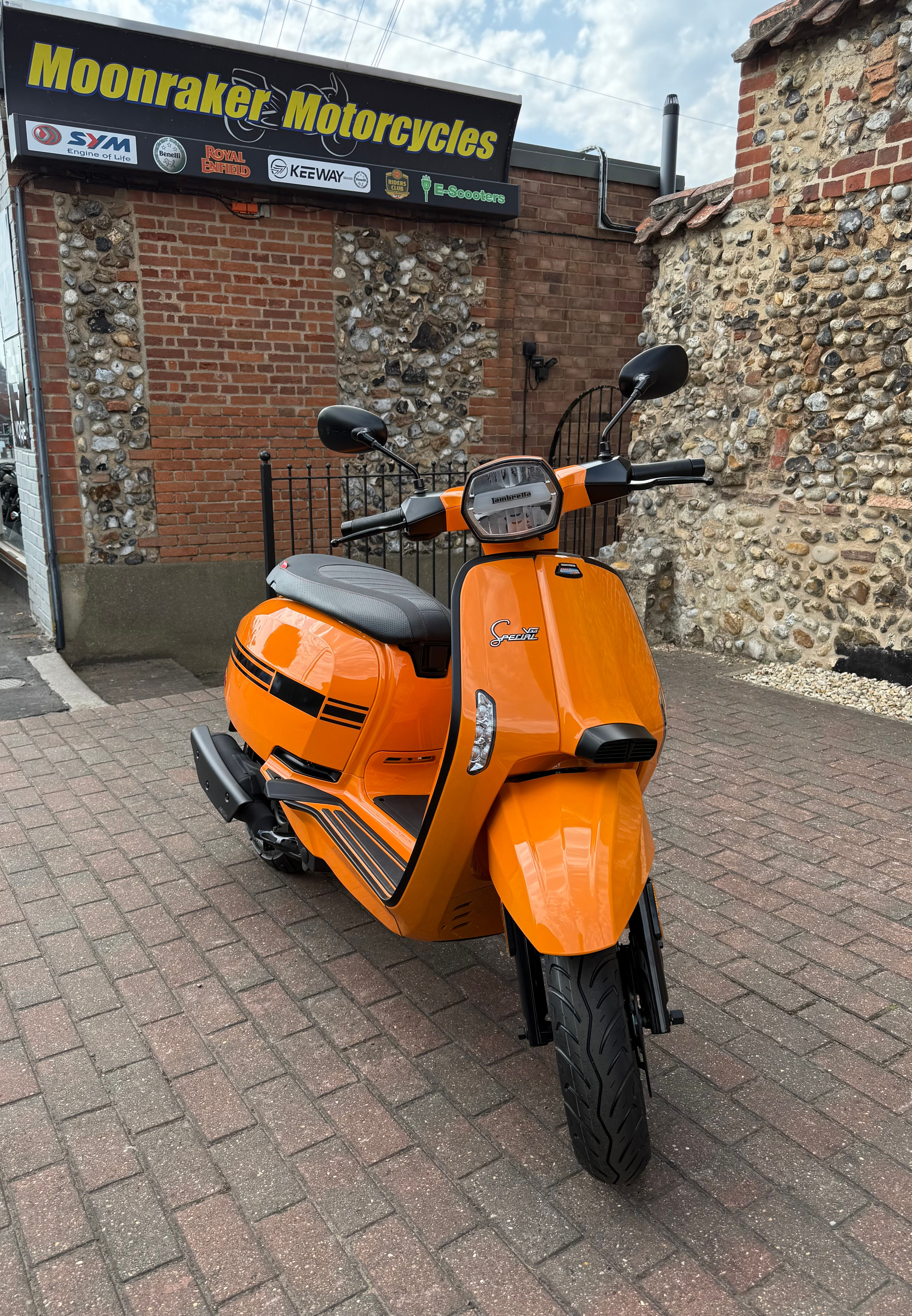 Lambretta V 50cc Flex Fender Orange