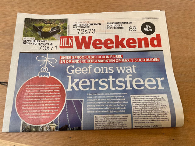 Voorpagina van HLN Weekend met artikel over Bosvilla Zwarte Zwaan