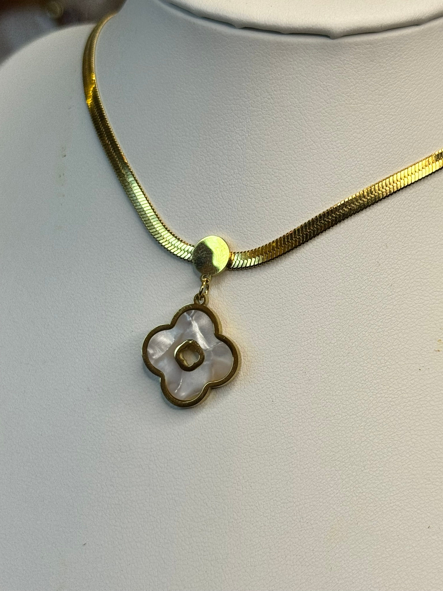 Van Cleef İtalyan Çiçeği Figürlü Çelik Kolye