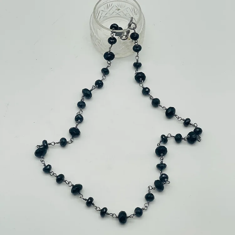 Onyx necklace with a vase