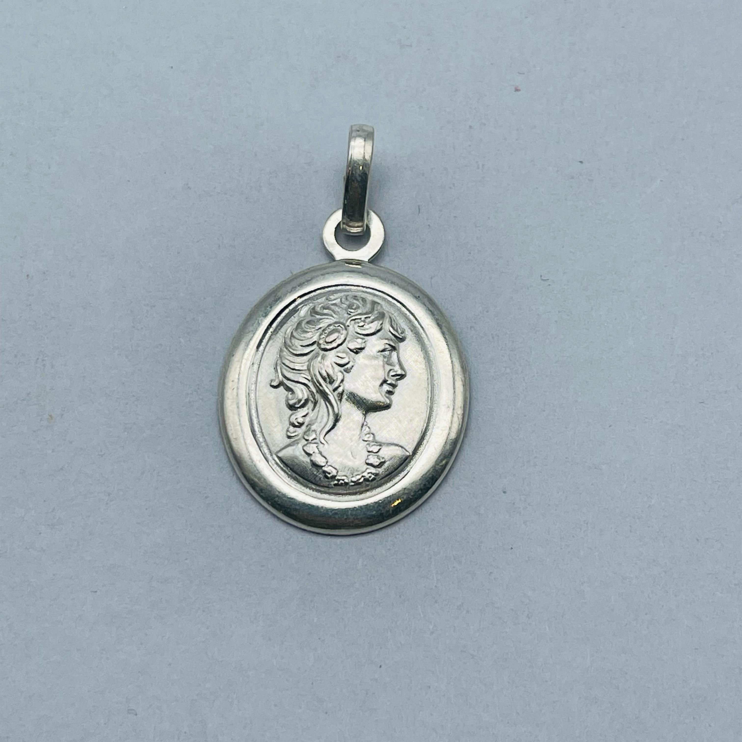 Silver Cameo Pendant