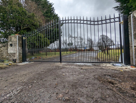 Classic & high-quality metal electric gate in Stirling