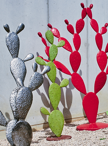 cactus décoratif en métal couleur aluminium , cactus figuier vert, cactus figuier géant rouge