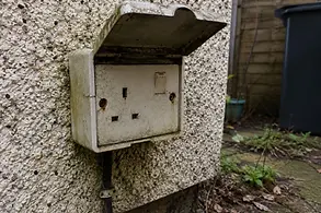 old-outdoor-garden-socket-before-upgrade-largs.webp