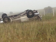 Mueren dos luego de volcar en carretera Guerrero