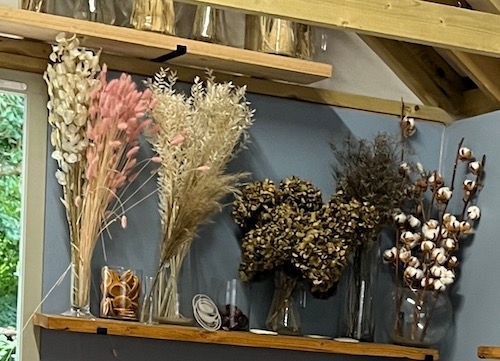 Dried flowers in a vase on a shelf