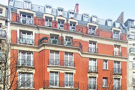 immeuble ancien en pierres et en briques