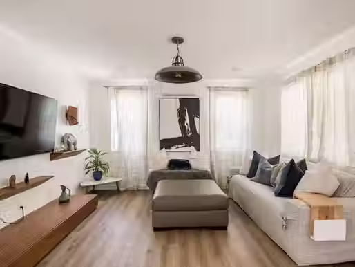 Your home away from home in the heart of Inglewood