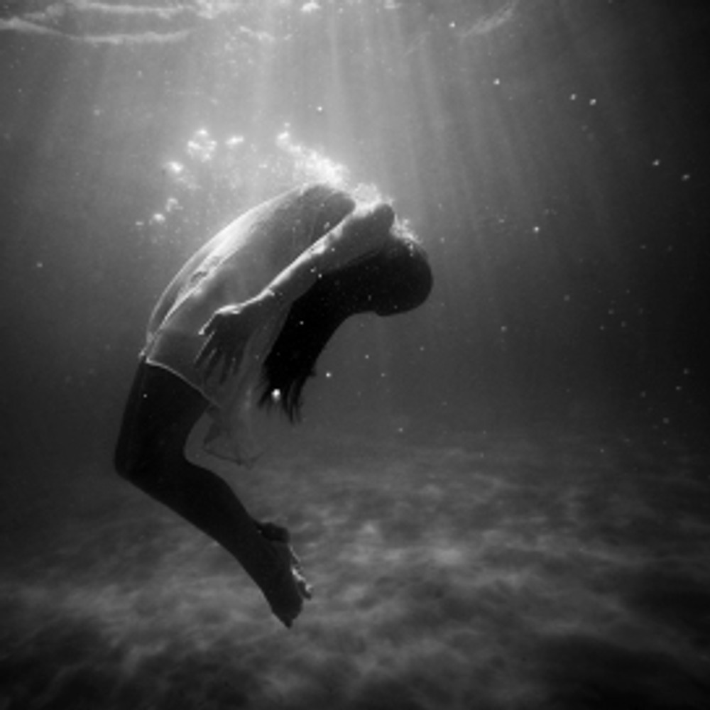 woman underwater.jpeg