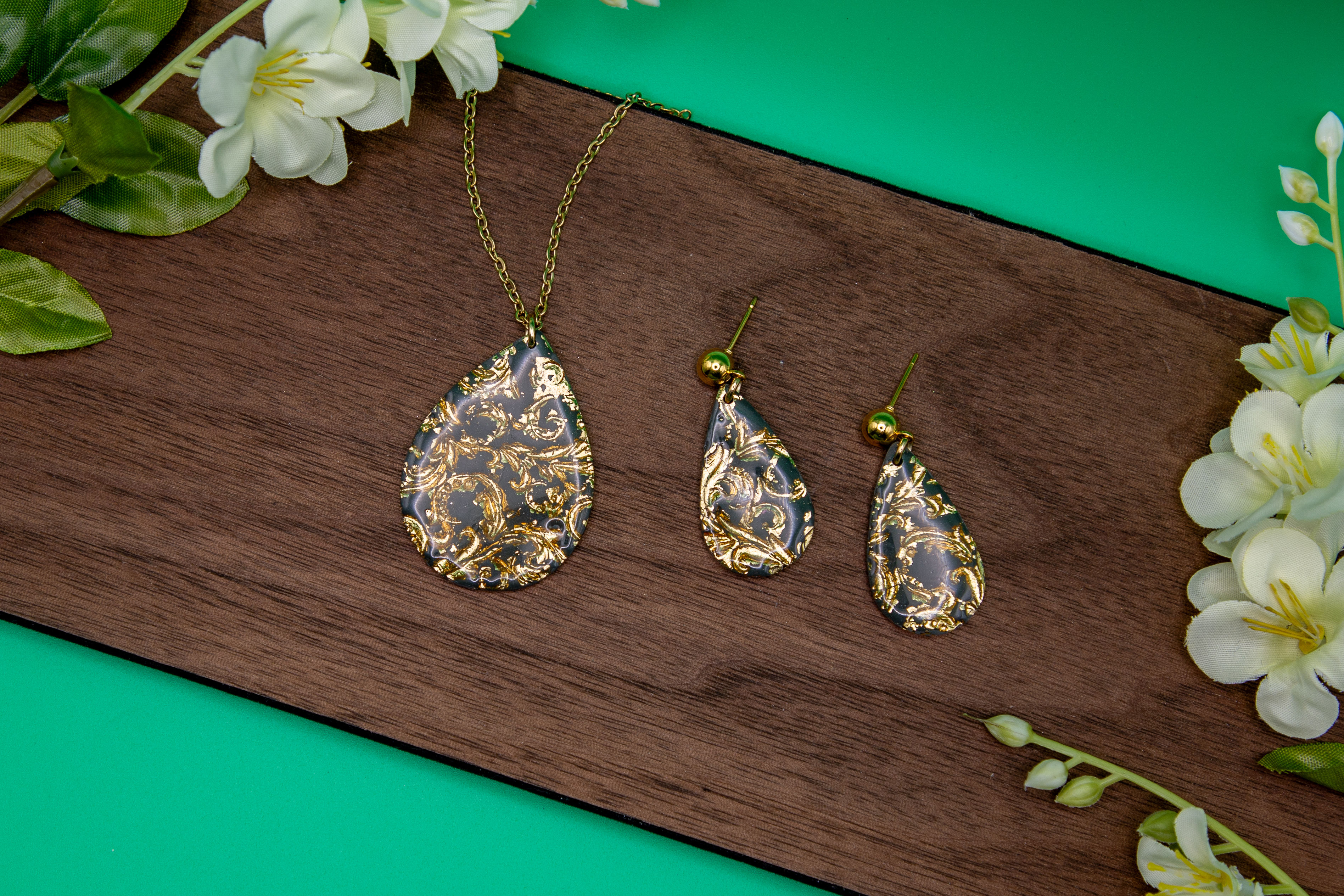 Black & Gold Teardrop Set