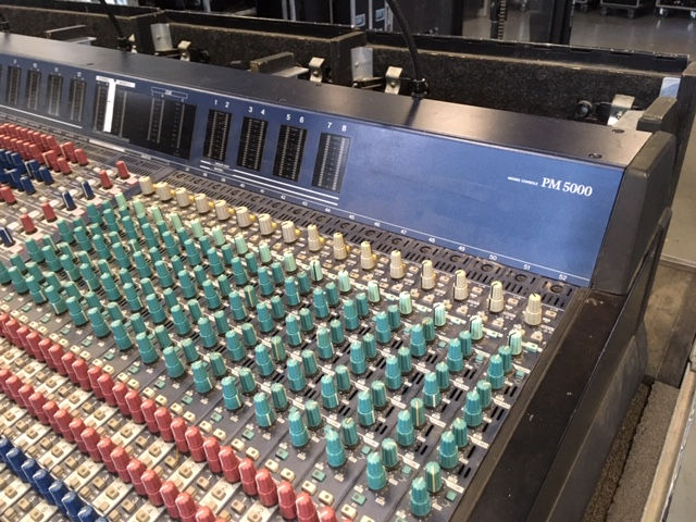 Miniaturebillede: Yamaha PM5000-52 Analog Mixing Consoles (SOLD)