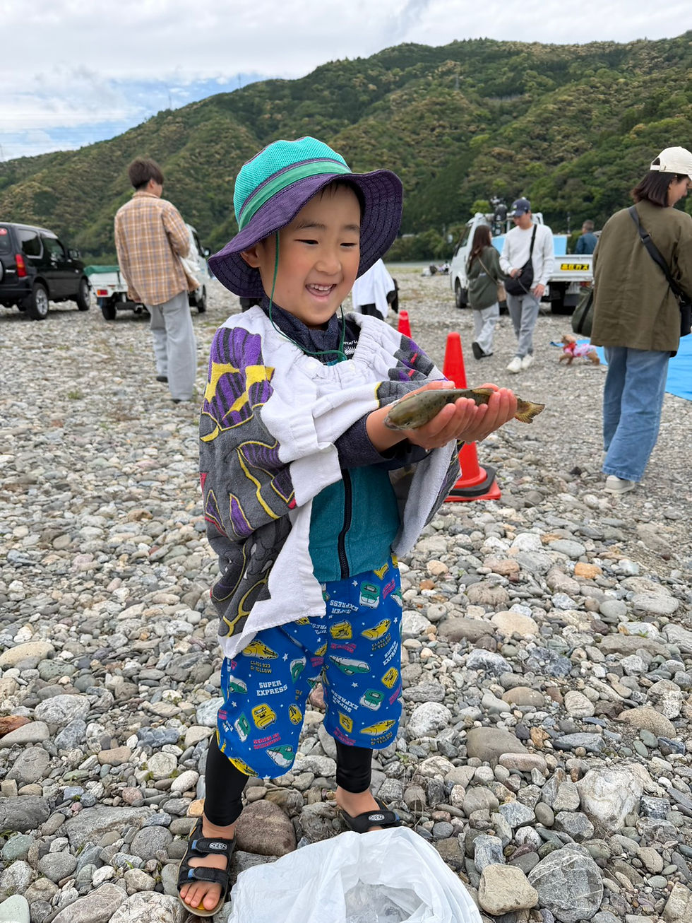 紙のこいのぼり　アメゴつかみどり