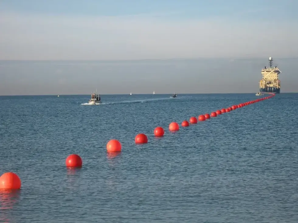 Cables submarinos y la dependencia de Uruguay de los gigantes tecnológicos: ¿cómo afectará el precio de internet?