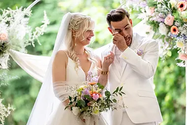 emotionale-trauung-brautpaar-traenen-hochzeitsfotograf-mischa-baettig-zug