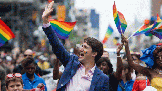 Justin Trudeau, Primer Ministro de Cánada, participando en una Marcha del Orgullo LGBT