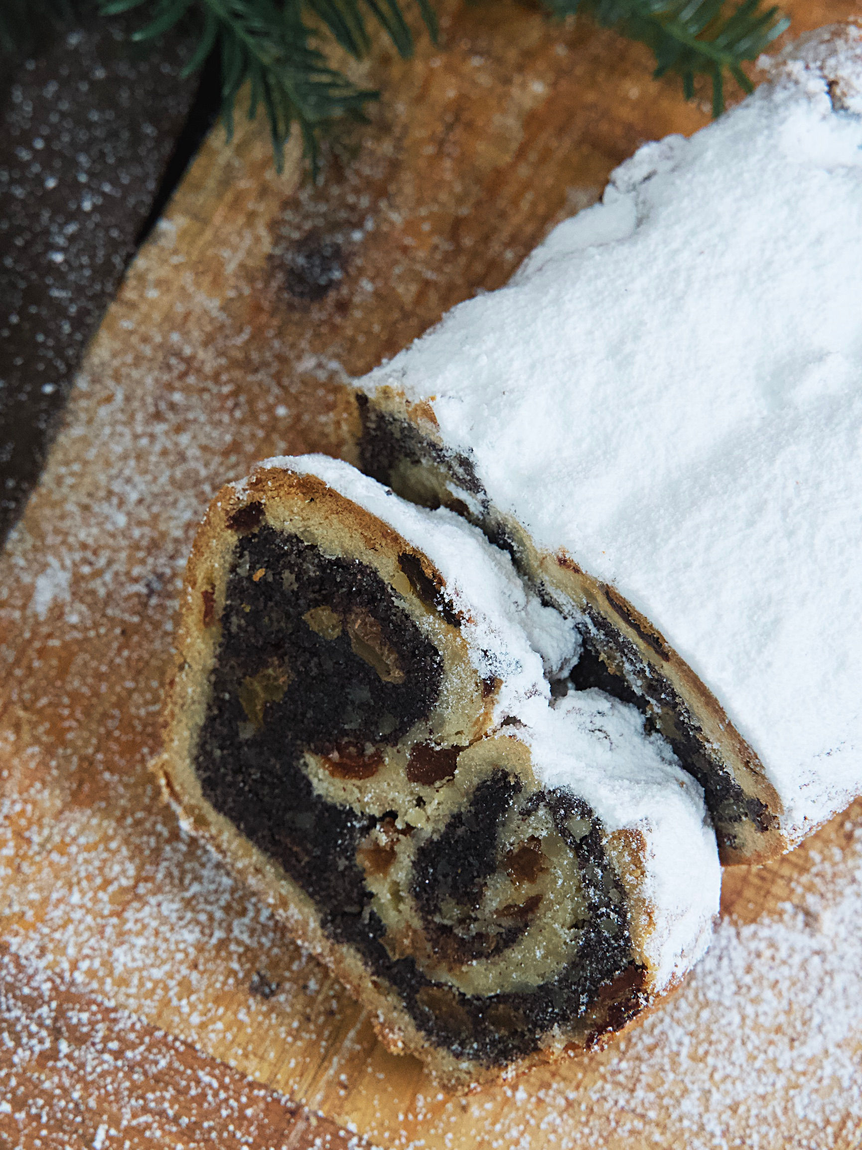Mohnstollen Spezial (mit Rosinen und Mandeln)