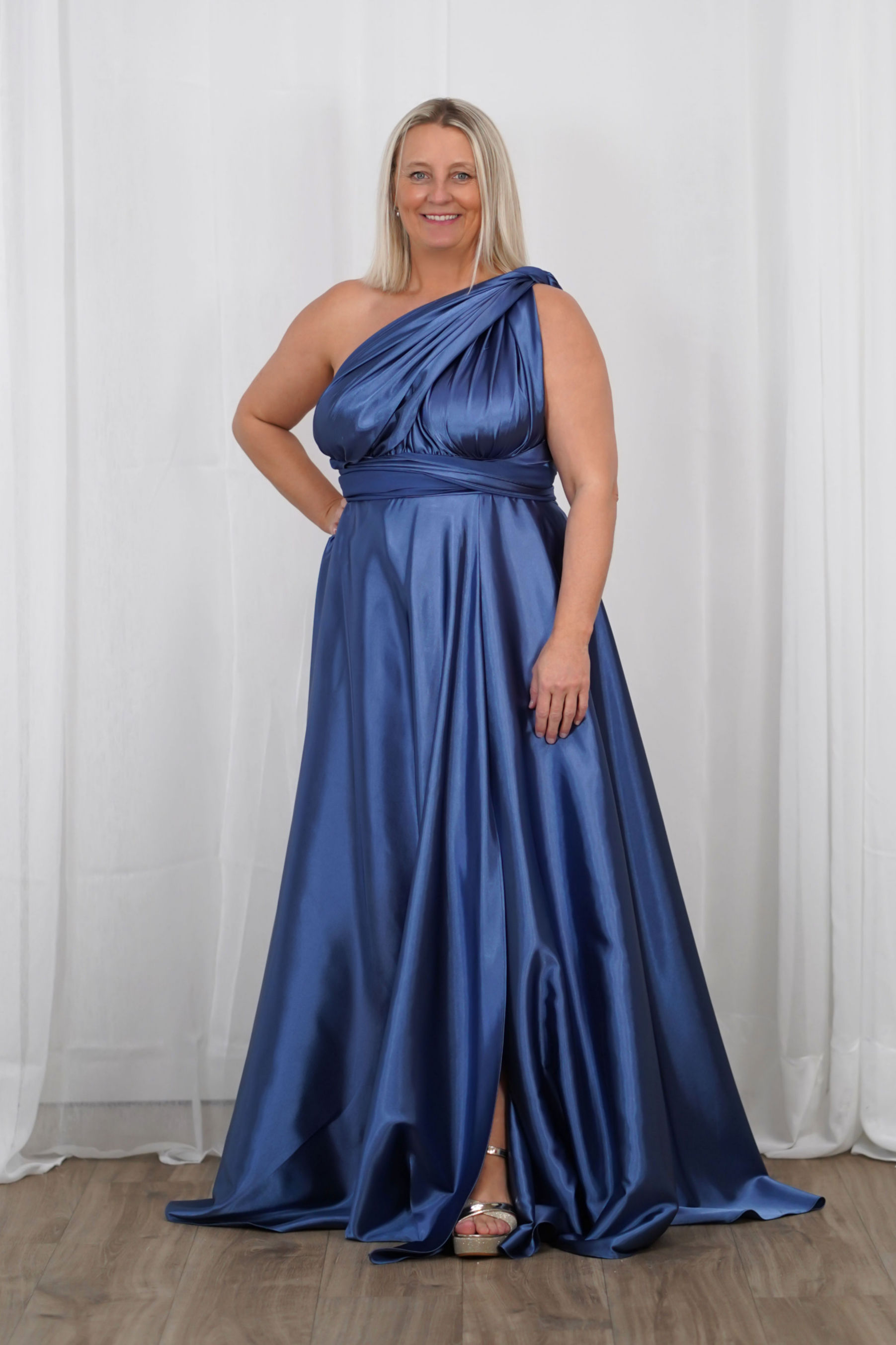 AMBRE QS l Robe de cérémonie en satin multi-positions marine