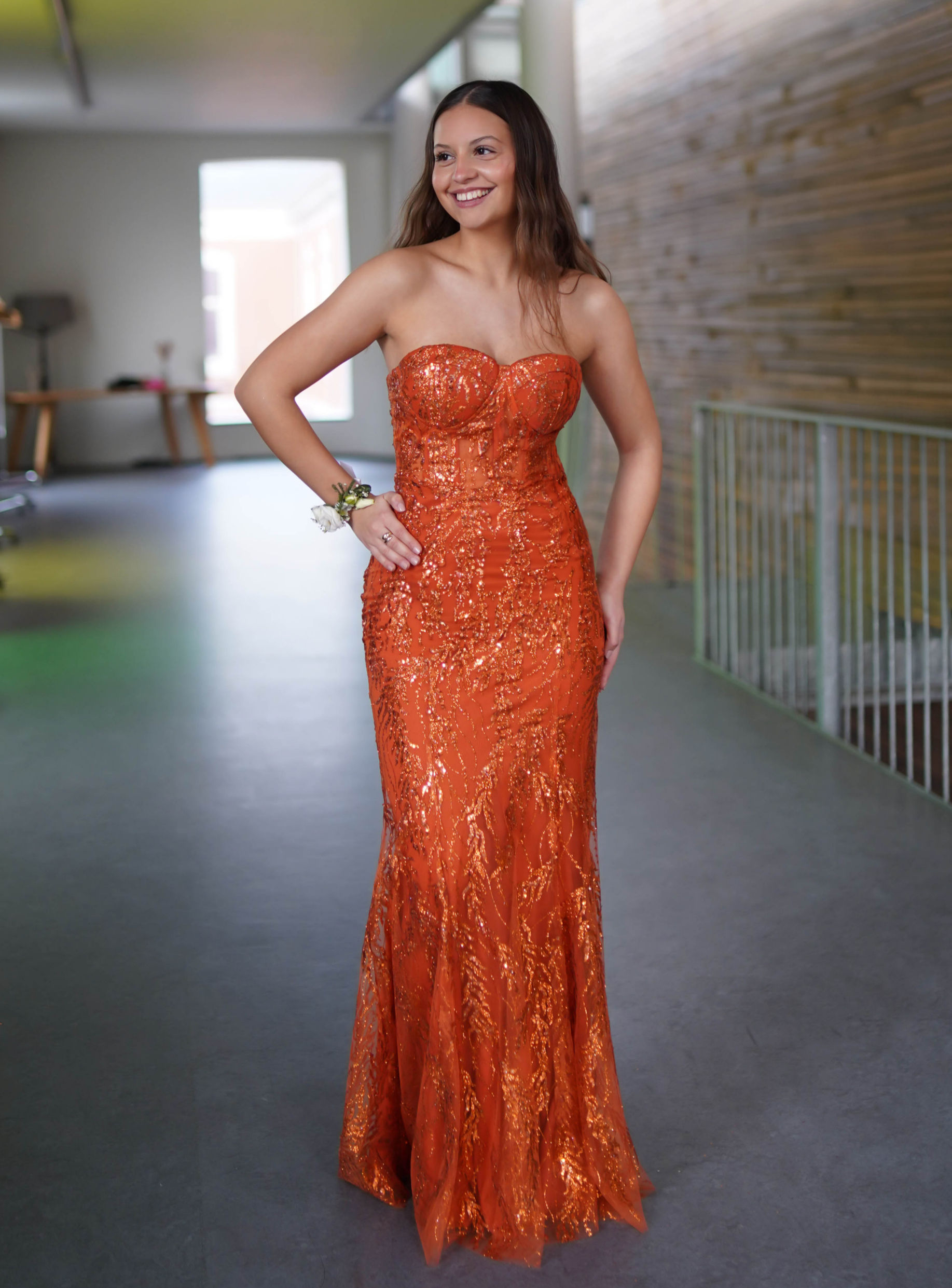 MARISSA l Longue robe près du corps à paillettes terracotta