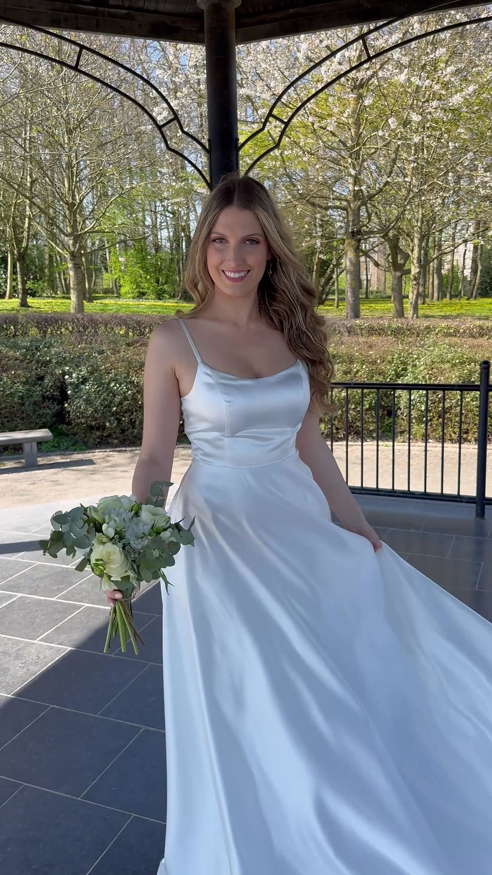 Miniature : ASTRID I Robe en satin blanche