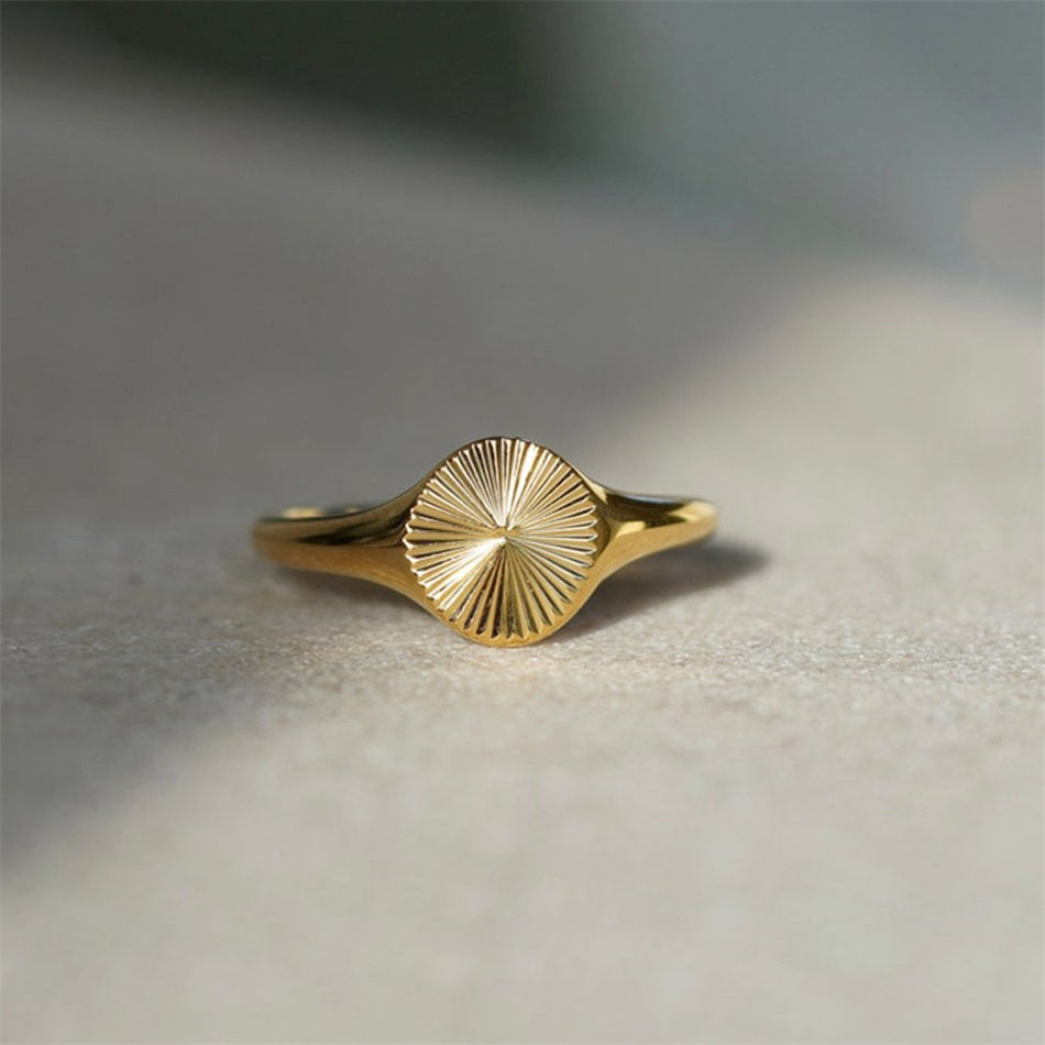 Thumbnail: Sunray Texture Ring