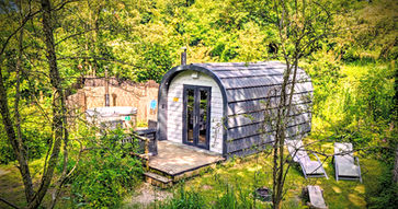 Emlyn's Coppice | North Wales | Glamourous Camping | Hot tub